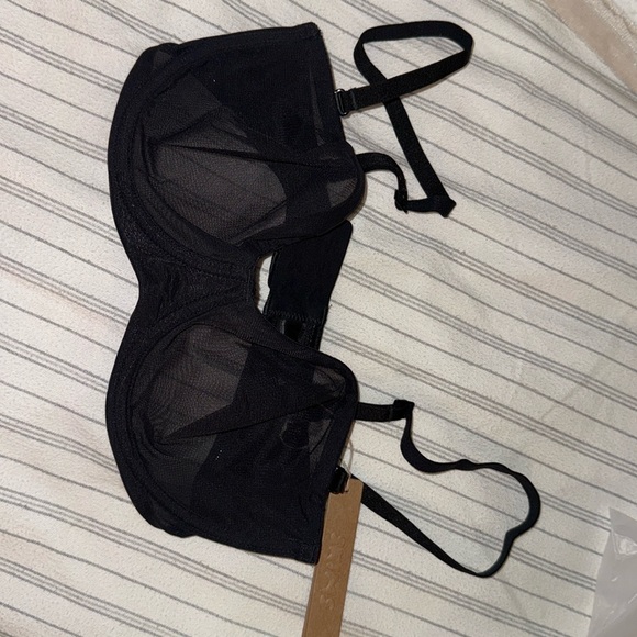 Skims Ultra Fine Mesh Bra - Picture 1 of 4